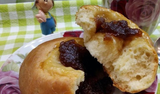 1. Этап. Ватрушки с повидлом: Немного остывшие ватрушки подаем к столу. Приятного аппетита!