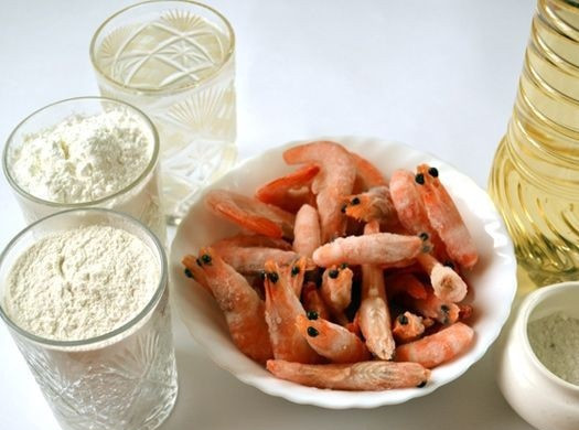 1. Этап. Морепродукты в кляре: 1. Вот такой набор продуктов, которые необходимы для приготовления блюда. Креветки лучше брать крупные, чтобы проще было с ними работать.
