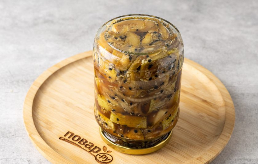 1. Этап. Кабачок маринованный в соевом соусе на зиму: Плотно закрутите крышку и переверните банку вверх дном. Оставьте так до полного остывания.