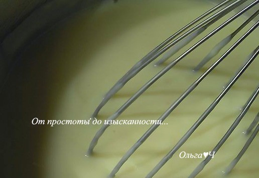 1. Этап. Торт Пасхальный из кексов или куличей: Поставьте смесь на огонь и, при постоянном помешивании, варите до загустения крема.