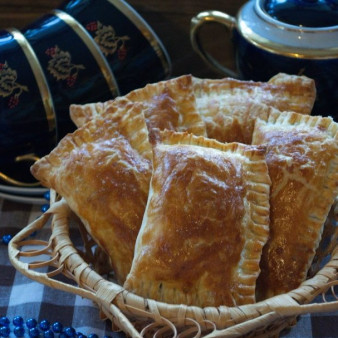 Конвертики из слоеного теста