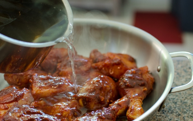 1. Этап. Курица, тушенная с луком и морковью: 1. Итак, мясо маринуем в любимом маринаде (или в том, что указала я в графе 