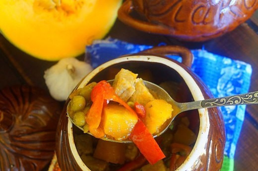 1. Этап. Рагу со свининой в духовке: Разогрейте духовку до 180 градусов. Готовьте в ней блюдо в течение 35 минут. Приятного аппетита!