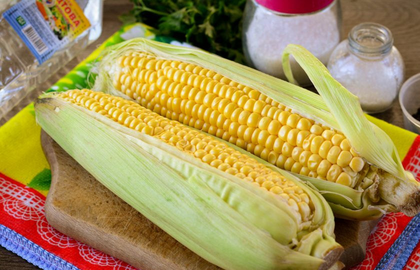 1. Этап. Кукуруза консервированная для похудения: Подготовьте продукты по списку для приготовления консервированной кукурузы для похудения.