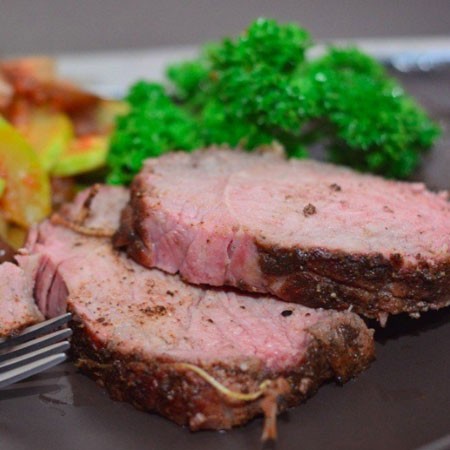 1. Stage. Baked pork with spices: Let the meat stand for 10 minutes before serving, then cut into slices and serve.