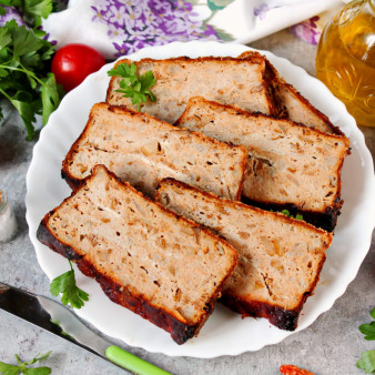 Мясной хлеб из индейки с грибами и кетчупом