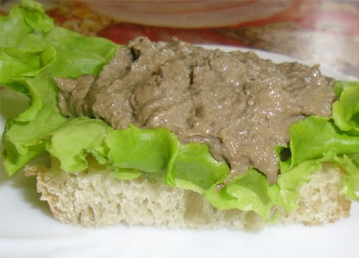 1. Этап. Паштет из печени говяжей: Оставьте паштет на пару часов для застывания, а потом пробуйте его. Приятной дегустации!