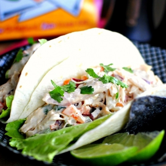 1. Этап. Салат Мексиканский с курицей: Подавать салат для аутентичности лучше на мексиканской кукурузной лепешке. Приятного аппетита!