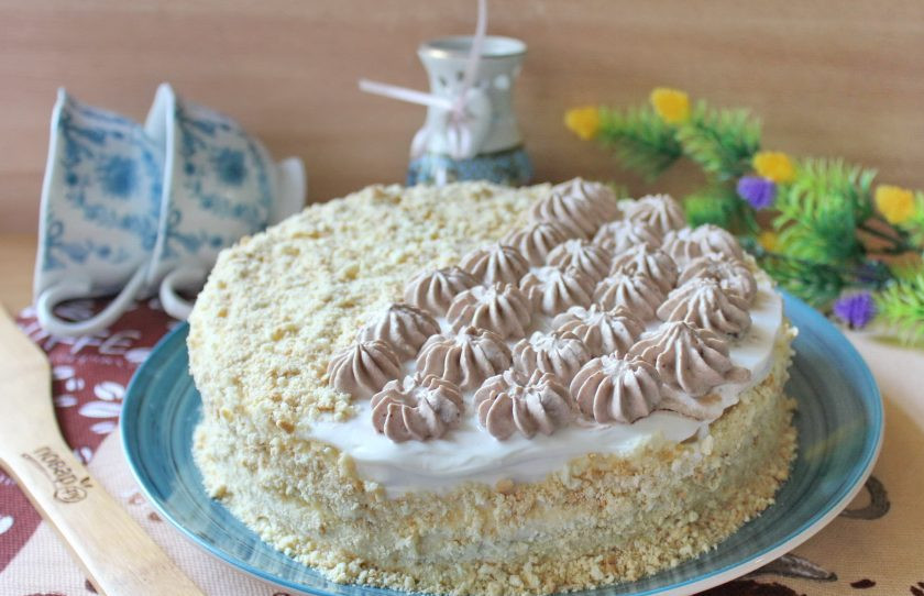 1. Этап. Сметанный торт без яиц: Сметанный торт без яиц готов. Дайте торту пропитаться 5-6 часов и можно подавать к столу.