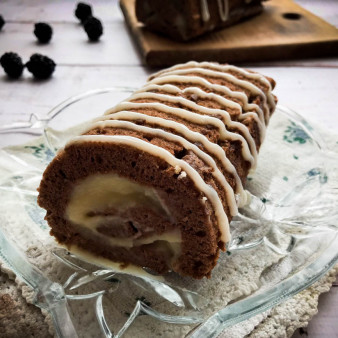 Шоколадный рулет с заварным кремом