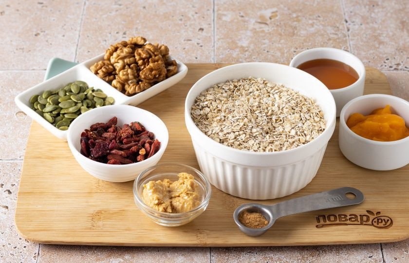 1. Этап. Овсяная гранола с тыквой: Подготовьте все ингредиенты. Разогрейте духовку до 180 градусов.