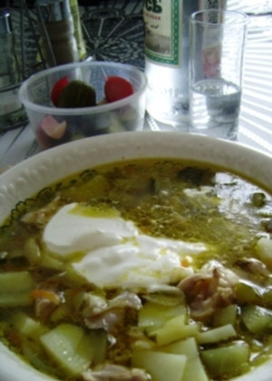 1. Этап. Рассольник с курицей: Готовый суп добавить уксус. В тарелку налить суп. Приятного аппетита