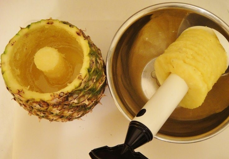 1. Этап. Десерт из свежего ананаса: Между прочим очень удобная вещь