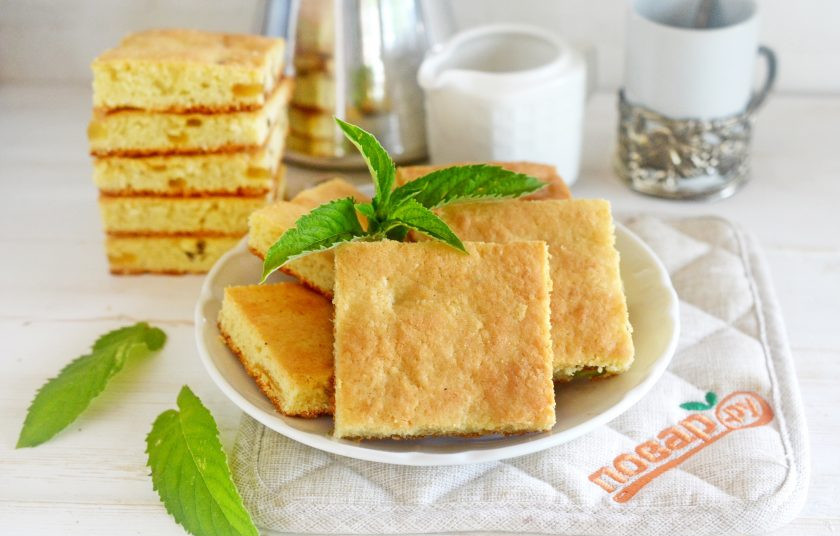 1. Этап. Печенье с грушами, фисташками и имбирем: 9. Выпекайте в разогретой до 180 градусов духовке около 30 минут. Затем нарежьте на квадраты. Приятного аппетита!