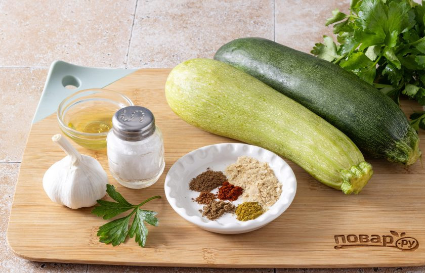 1. Этап. Кабачки с чесноком в духовке: Подготовьте все ингредиенты.