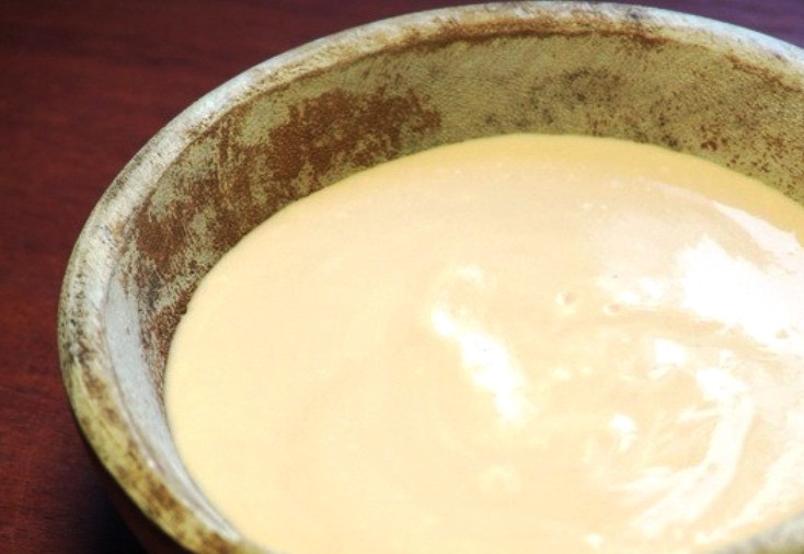 1. Этап. Простой салат с копченой курицей: Йогурт, соус терияки и горчицу смешайте для соуса. Теперь соедините в миске все порезанные ингредиенты и заправьте соусом. Перемешайте и подайте на стол.