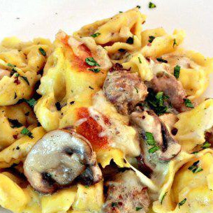 Колбаса с грибами и тортеллини