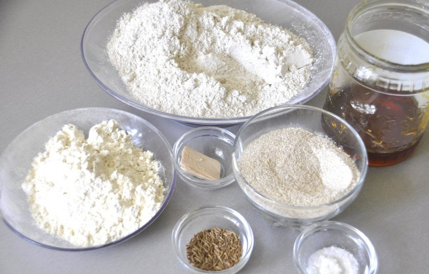 1. Этап. Рижский хлеб по ГОСТу: Подготовьте ингредиенты для выпечки хлеба.