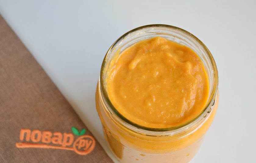 1. Этап. Кабачковая икра в духовке на зиму: 7. Разложите по стерильным банкам, закатайте. Переверните вверх дном до полного остывания. После этого можно убрать икру в кладовку или погребок для хранения. Получилось 2 баночки по 0,5 л.