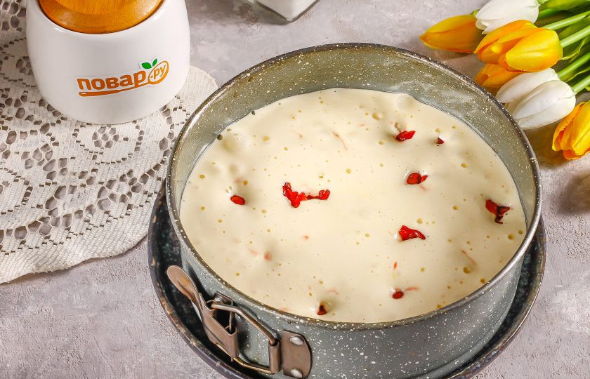 1. Этап. Кокосовый пирог с вишней: Выложите приготовленное тесто в форму и в него выложите вишни, стряхнув с них лишний сироп. Поместите форму в духовку на 25-30 минут. После выпекания переверните форму на бок и дайте пирогу остыть в ней.