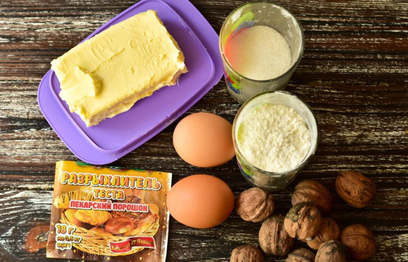 1. Этап. Капкейки с орехами: Подготовьте ингредиенты.