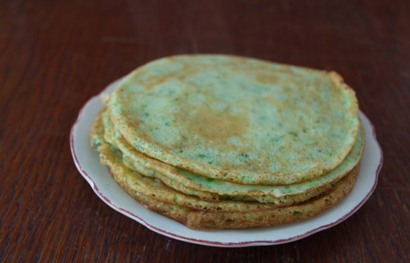 1. Этап. Блинчики соленые: На маленькой или большой сковороде поджарьте тонкие блинчики.