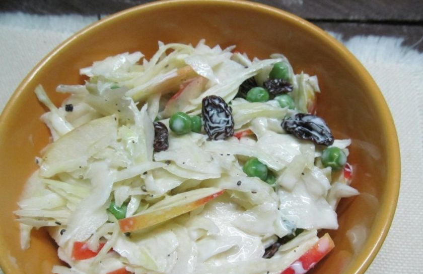 1. Этап. Салат из свежей капусты с горошком: Соедините все ингредиенты, заправив их майонезом. Салат готов! Приятного аппетита!