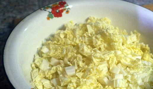 1. Этап. Суп из баранины с помидорами: Капусту порезать не слишком мелко.