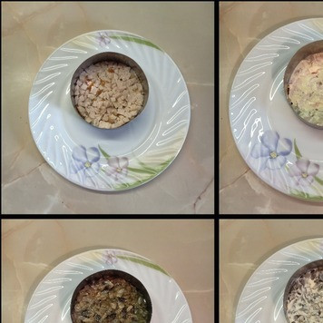 1. Этап. Салат Мария: Выложить салат слоями в глубокую салатницу, промазывая каждый слой майонезом: 1 слой - копченая курица, 2 слой - грибы с луком,