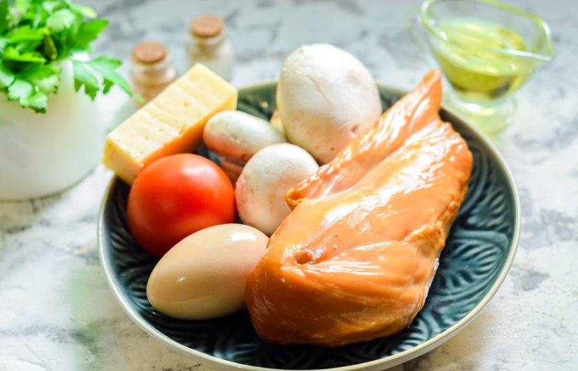 1. Этап. Салат Чикаго с копченой грудкой: Подготовьте ингредиенты.