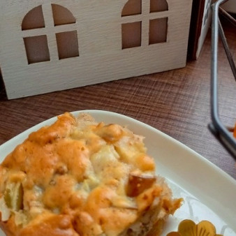 Пирог с грушами, изюмом и орехами