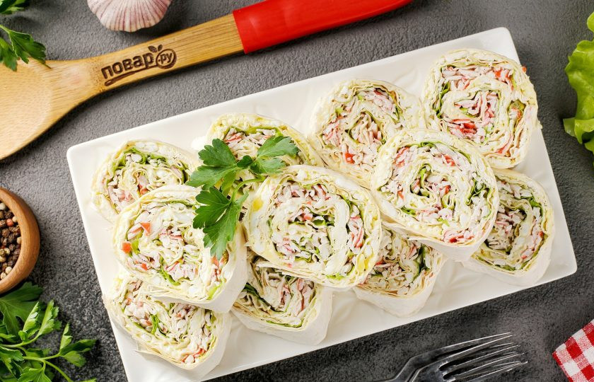 1. Этап. Рулет из лаваша с крабовыми палочками: Рулет из лаваша с крабовыми палочками готов. Приятного аппетита!