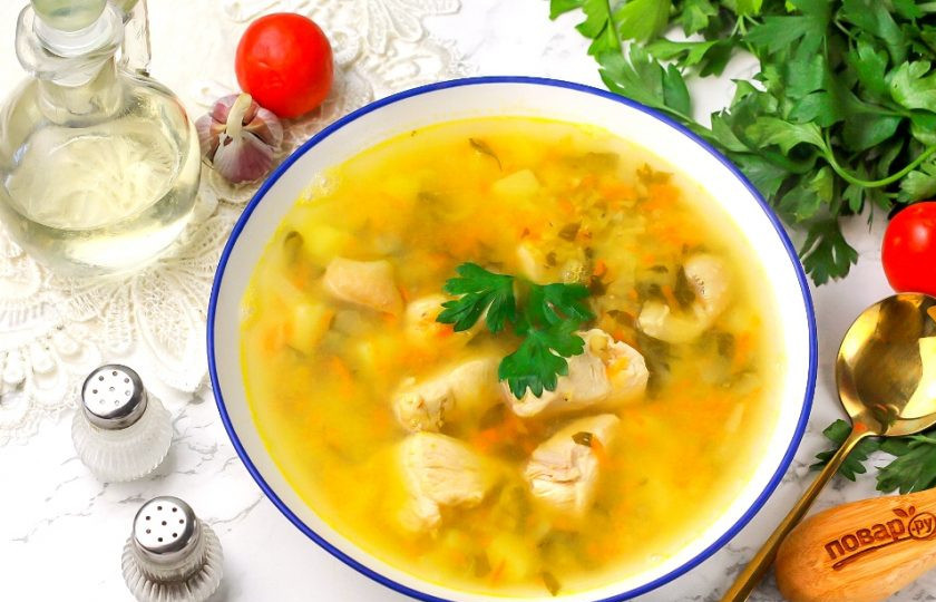 1. Этап. Чечевичный суп с курицей: Разлейте горячий ароматный суп с чечевицей и курицей в глубокие тарелки, подайте к столу с хлебом, пампушками, сметаной и т.д. Созовите домашних на вкусный обед. Приятного вам аппетита!