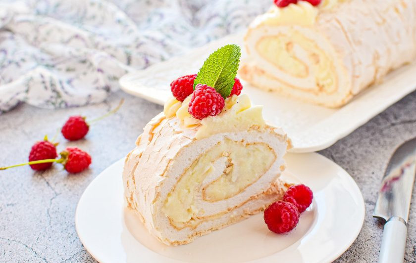 1. Этап. Меренговый рулет с заварным кремом: Приятного угощения!