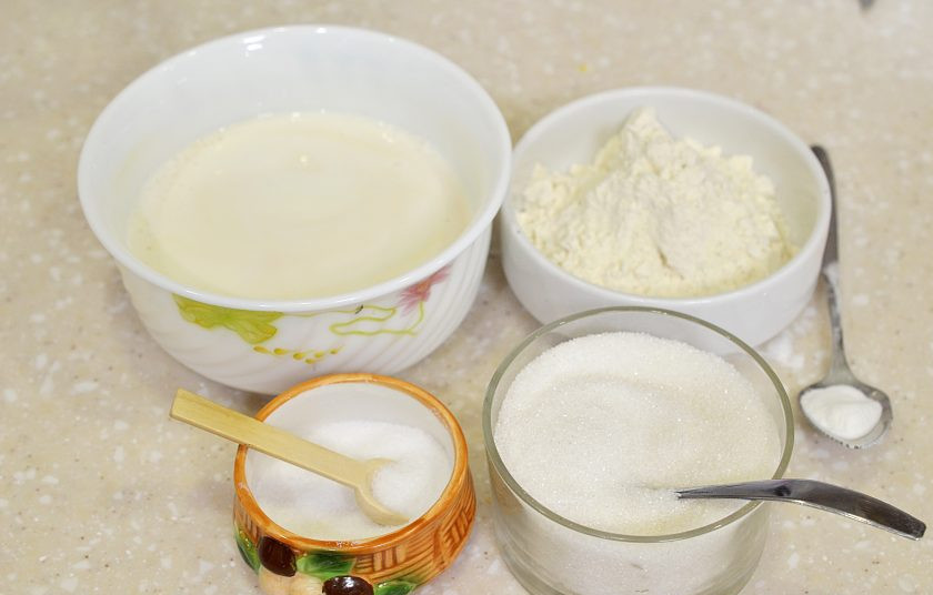 1. Этап. Оладьи из цельнозерновой муки: 1. Подготовьте необходимые продукты.