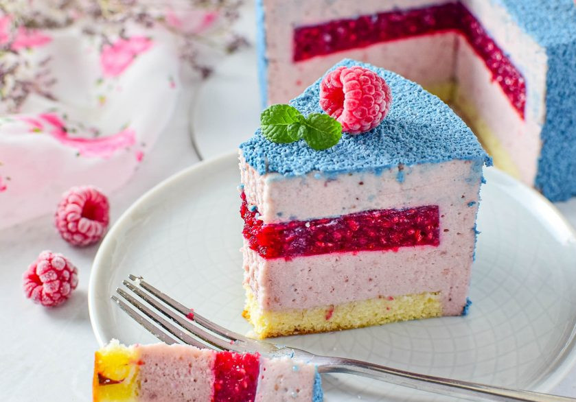 1. Этап. Малиновый муссовый торт: Приятного угощения!