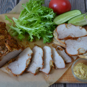 Свиной окорок, запеченный в духовке в фольге