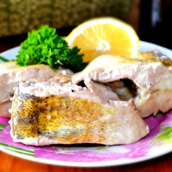 Судак в белом вине