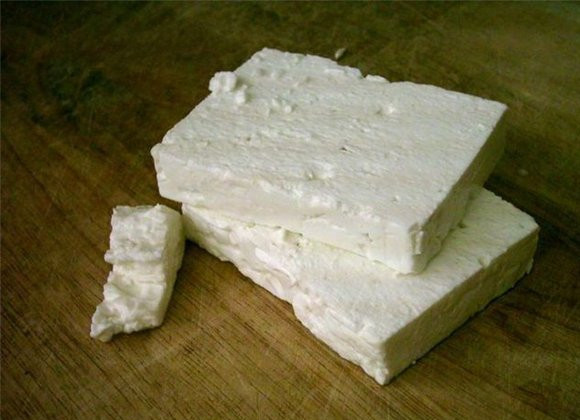 1. Этап. Бутерброды с творожным сыром: Купите любой творожный сыр.