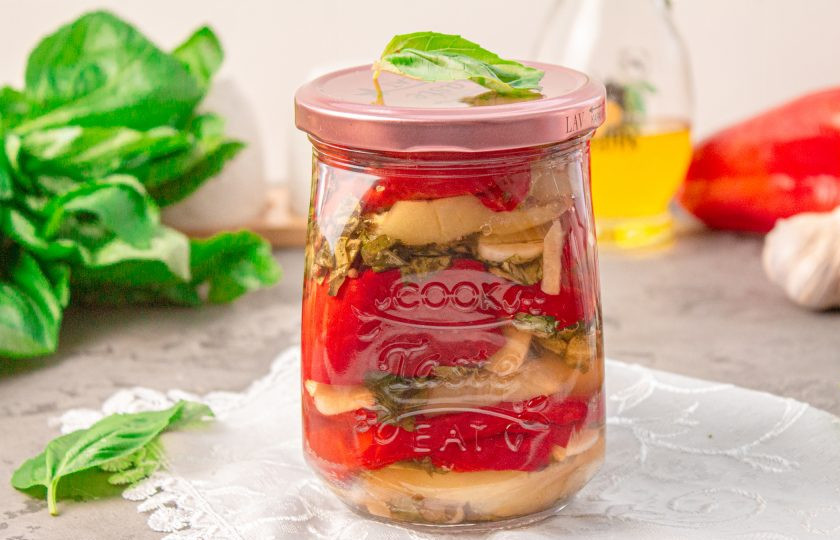 1. Этап. Перец с базиликом на зиму: Затем перенесите в темное и прохладное место для хранения. Приятного аппетита!