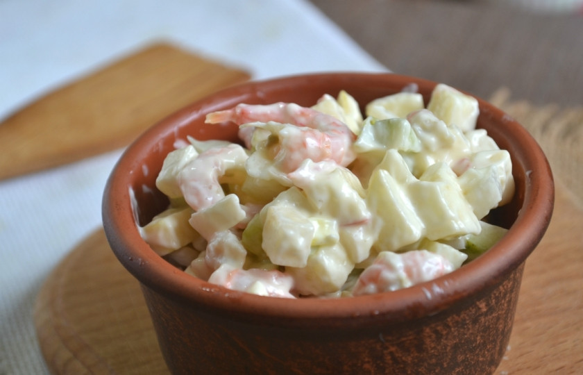 1. Этап. Салат Коктейль с креветками: Салат готов. Рекомендую подавать его в небольших пиалах или порционных креманках.