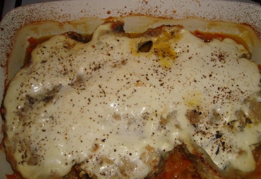 1. Этап. Треска под сметанным соусом: 6. Достаю стейки из духовки, главное не передержать их, иначе рыба развалится на кусочки.