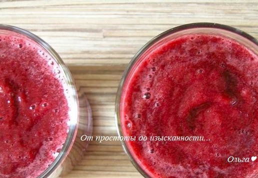 1. Этап. Гаспачо со свеклой и вишней: Разлейте суп по бокалам/чашкам/тарел кам.