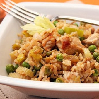Коричневый рис с индейкой и овощами