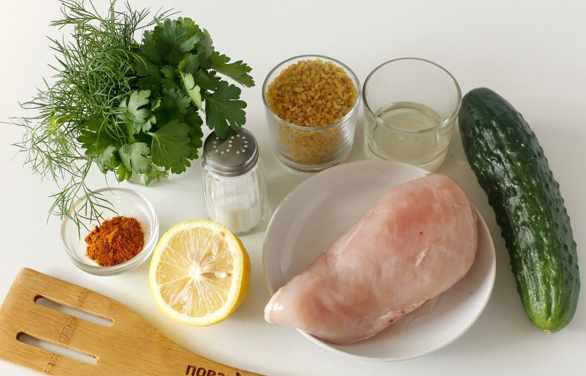 1. Этап. Салат с булгуром и курицей: Подготовьте все ингредиенты.