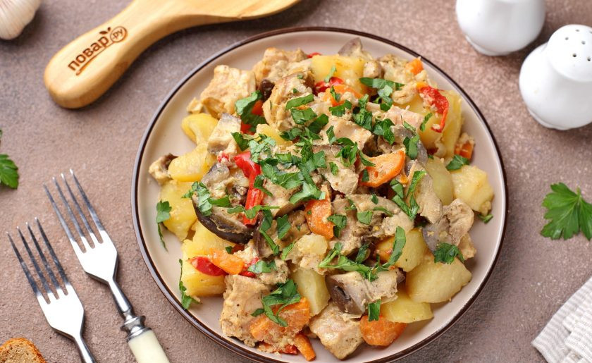 1. Этап. Мясо с баклажанами и картошкой в духовке: Мясо с баклажанами и картошкой в духовке готово. Приятного аппетита!