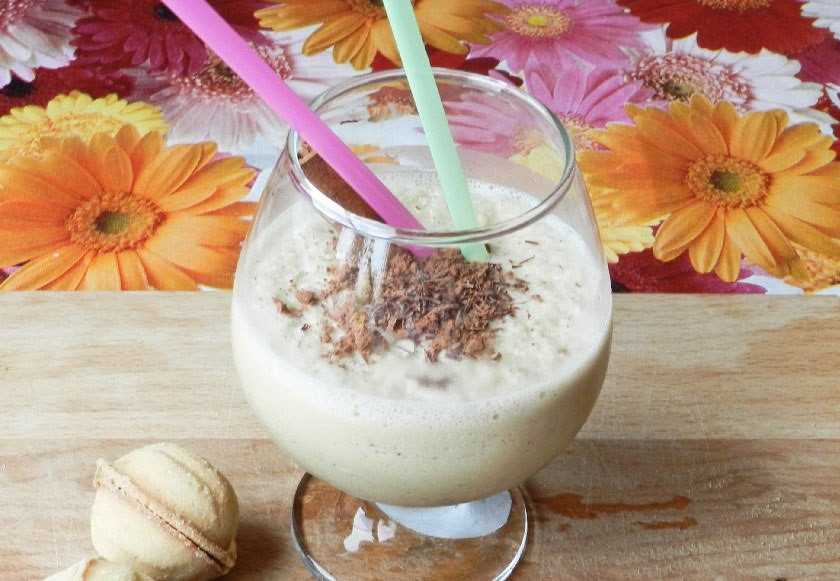 1. Этап. Кофе по-льежски: Готовый десерт должен хорошо загустеть, а после этого его можно разливать по формам. Украсить напиток следует тёртым шоколадом.