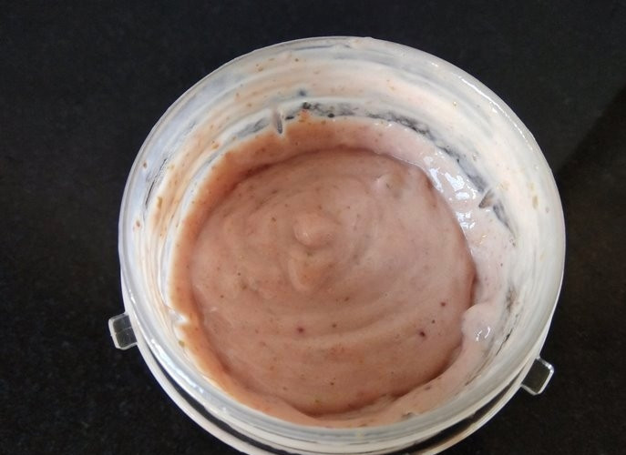 1. Этап. Бананово-инжирный коктейль: 4. Взбейте смесь погружным блендером, разлейте по стаканам и подавайте коктейли холодными.