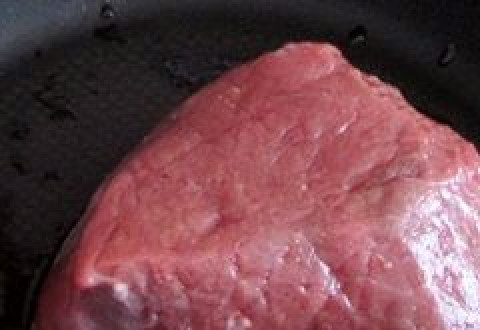 1. Этап. Телятина вареная: Мясо предварительно размораживаем.