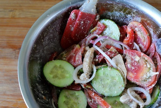 1. Этап. Салат Глехурад с индейкой: Салат готов! В таком виде его можно перевозить на пикник.